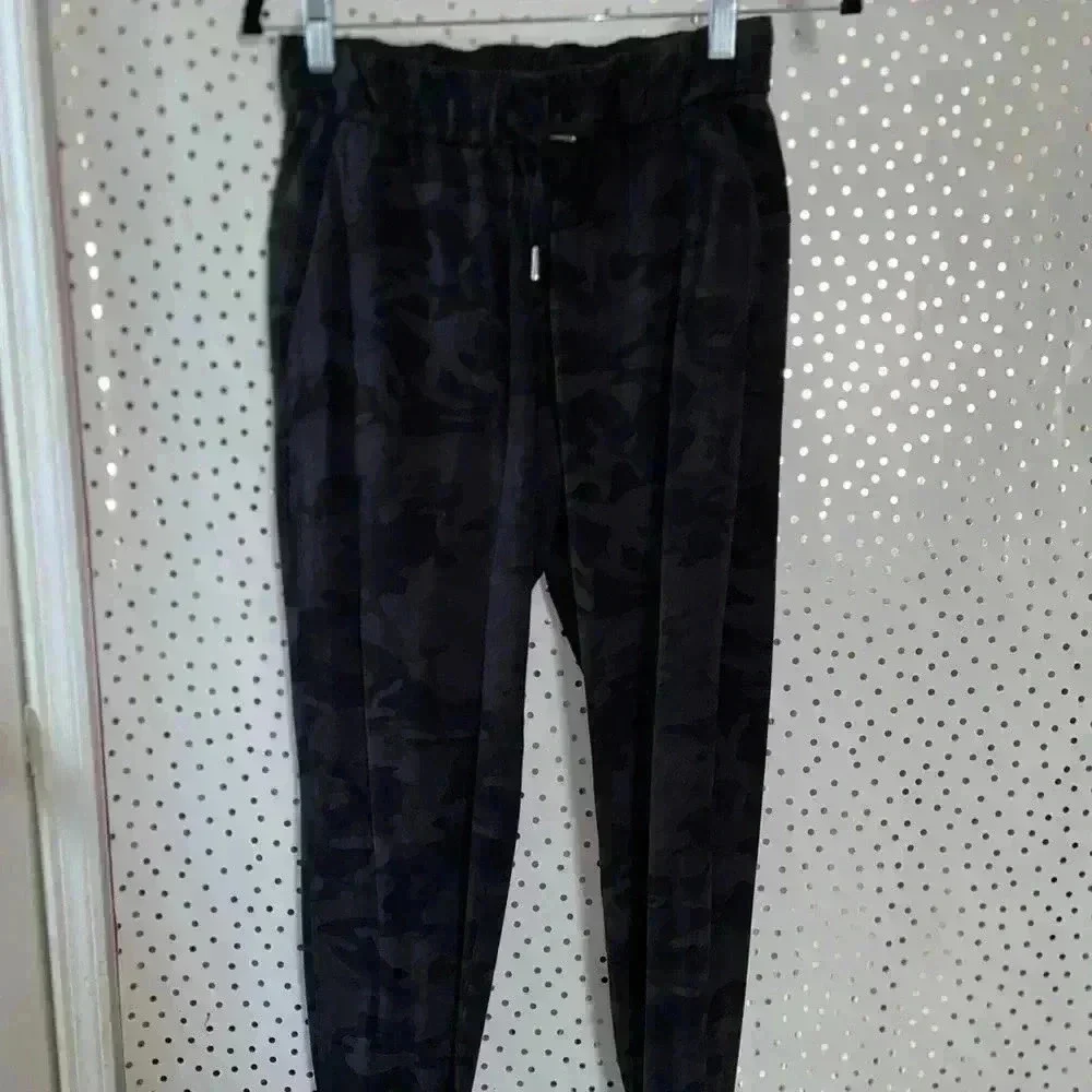 Lululemon On the Fly Jogger